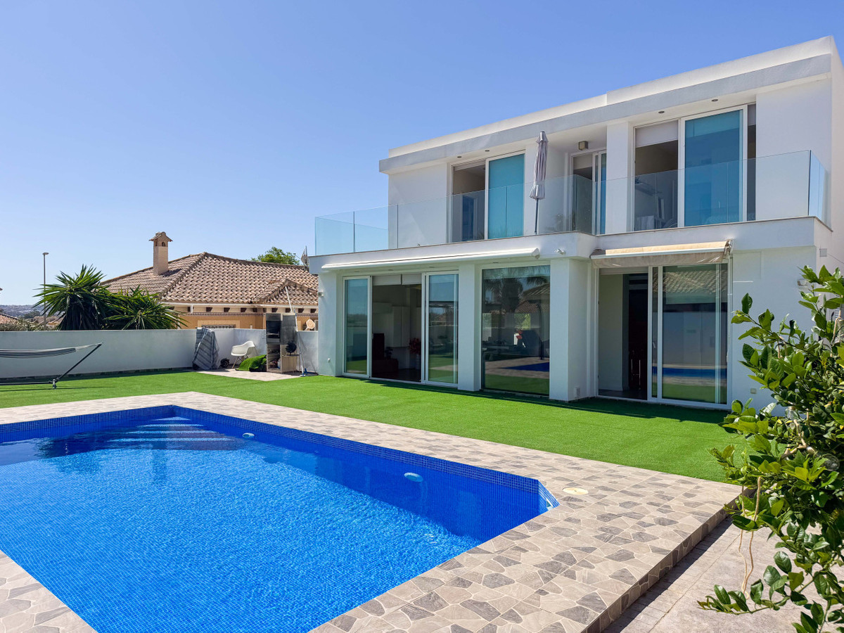 Se vende Villa - Chalet de 6 dormitorios en Costa Blanca, Alicante, España