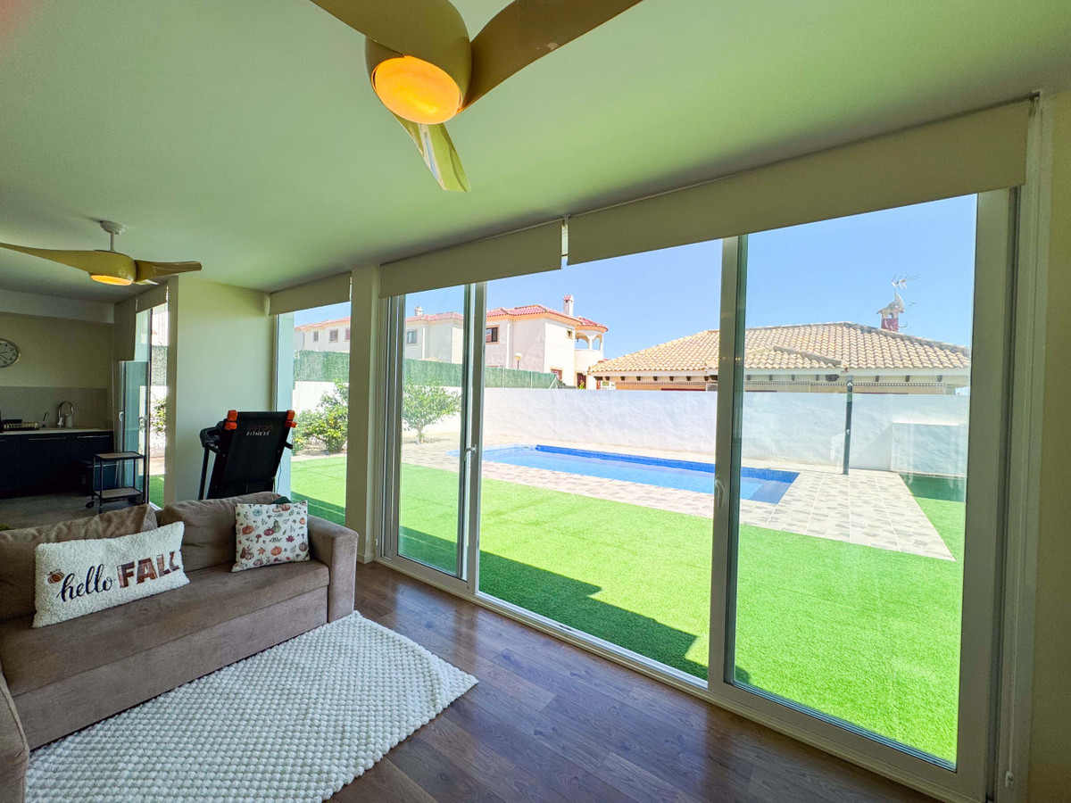Se vende Villa - Chalet de 6 dormitorios en Costa Blanca, Alicante, España