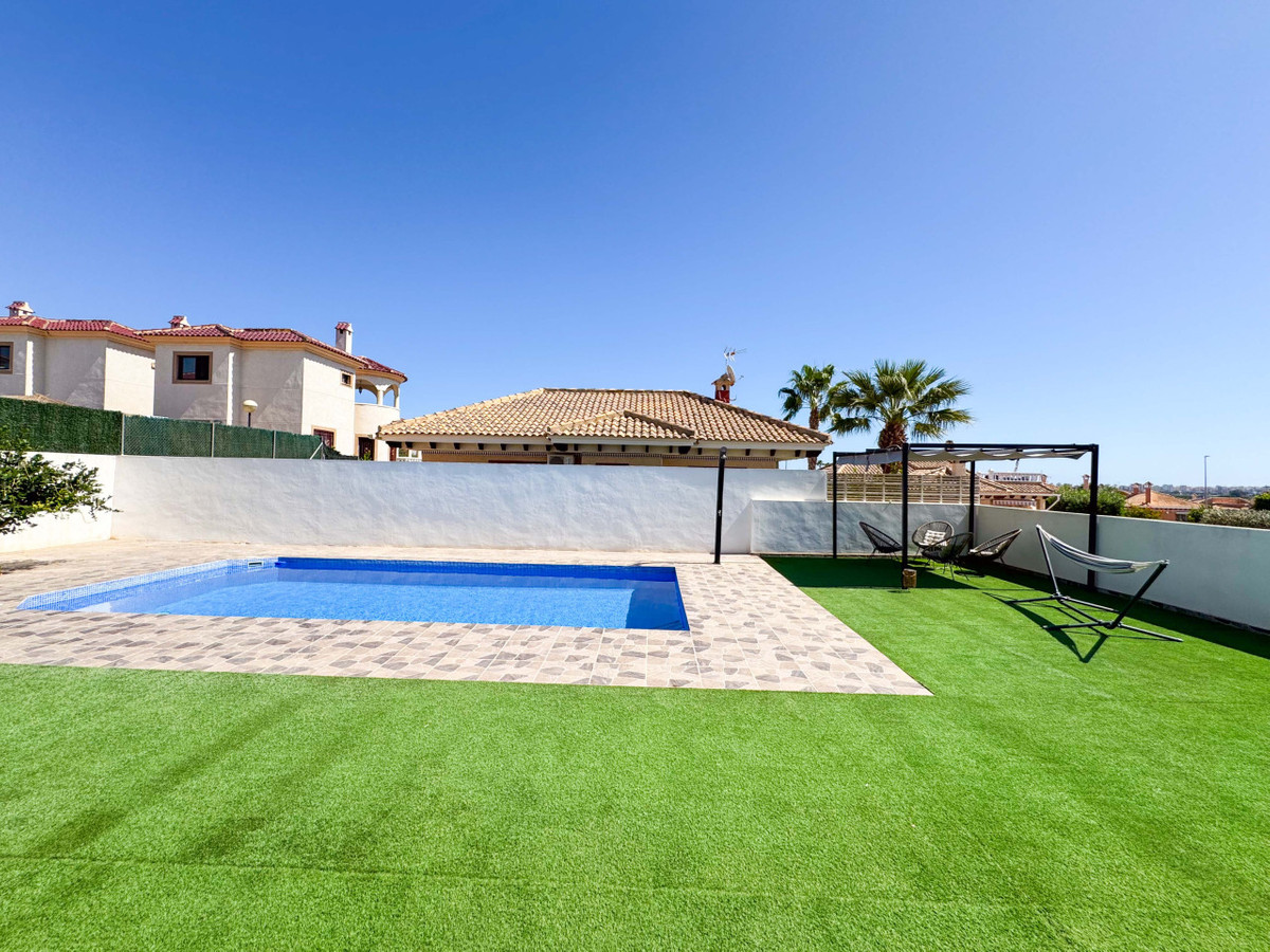 Se vende Villa - Chalet de 6 dormitorios en Costa Blanca, Alicante, España
