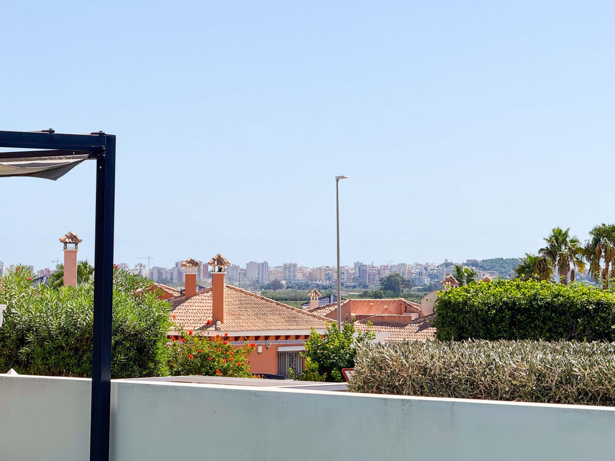 Se vende Villa - Chalet de 6 dormitorios en Costa Blanca, Alicante, España