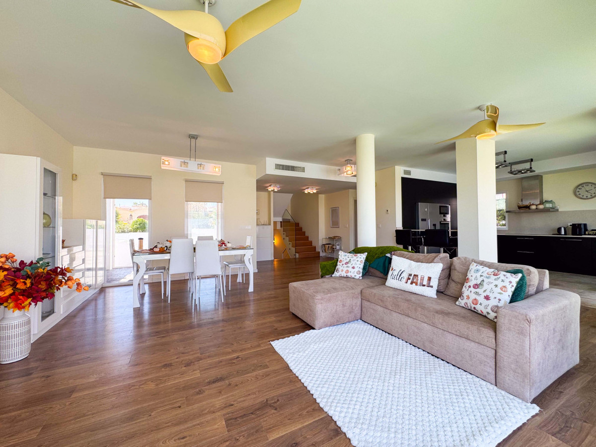 Se vende Villa - Chalet de 6 dormitorios en Costa Blanca, Alicante, España