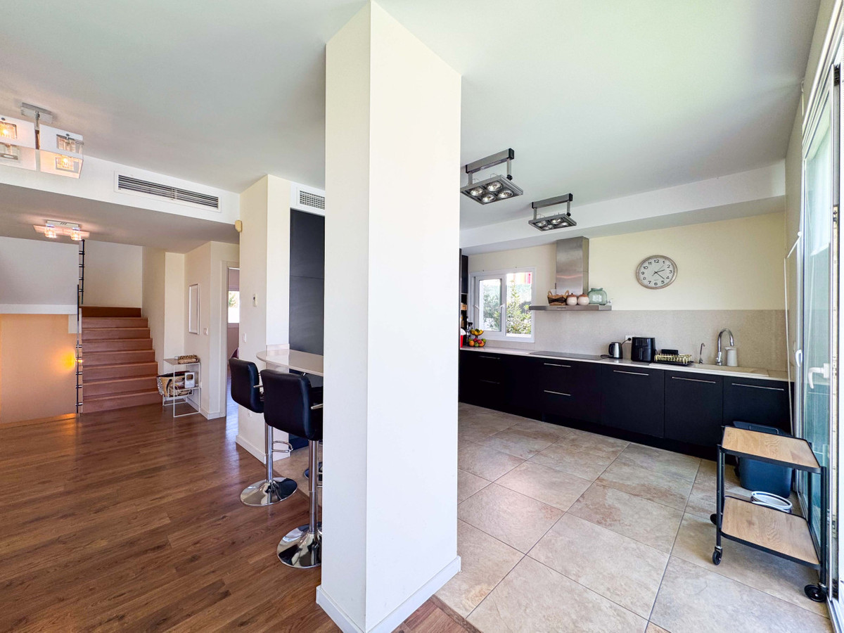 Se vende Villa - Chalet de 6 dormitorios en Costa Blanca, Alicante, España