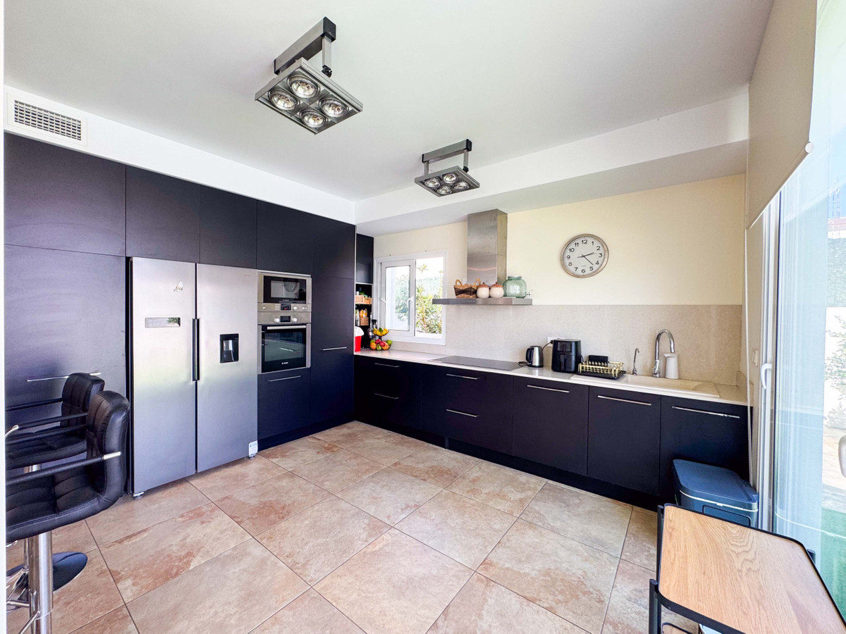 Se vende Villa - Chalet de 6 dormitorios en Costa Blanca, Alicante, España