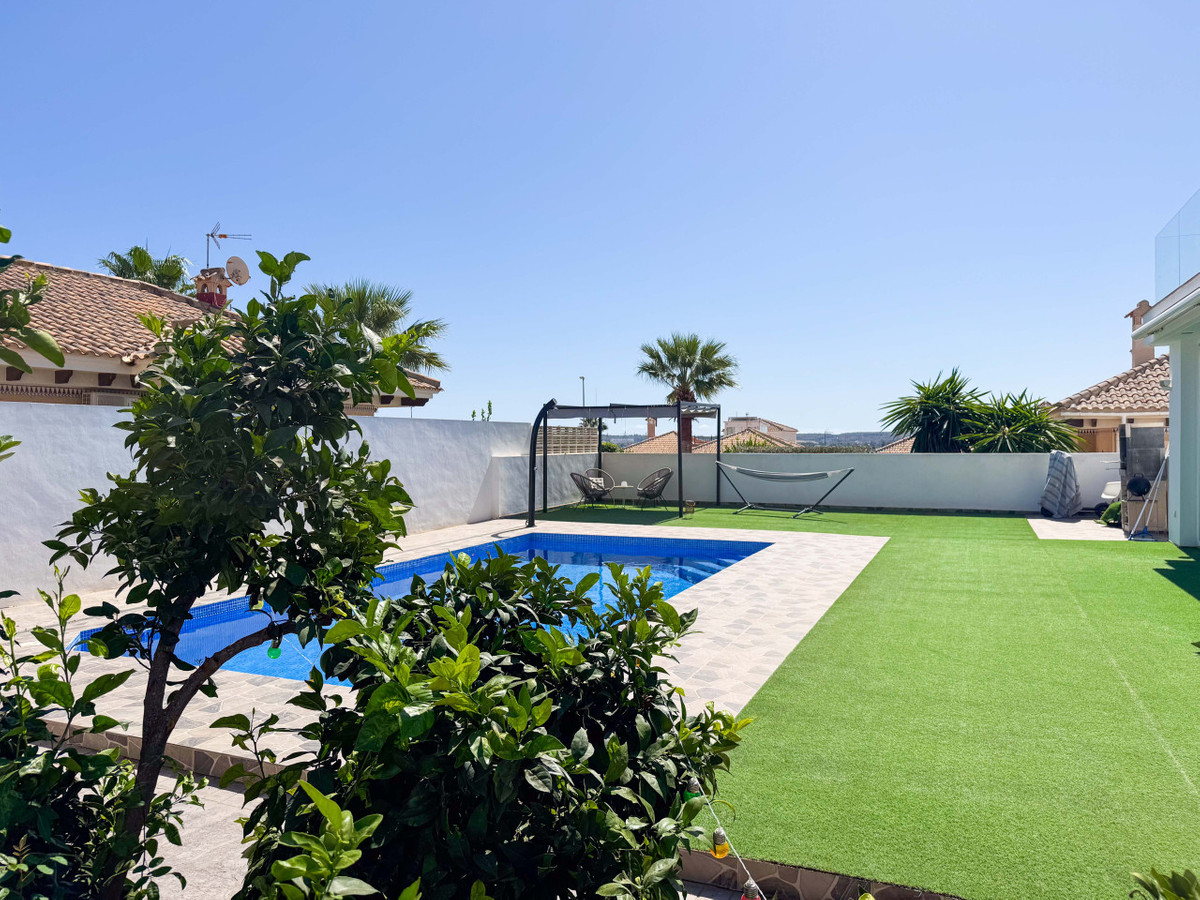 Se vende Villa - Chalet de 6 dormitorios en Costa Blanca, Alicante, España