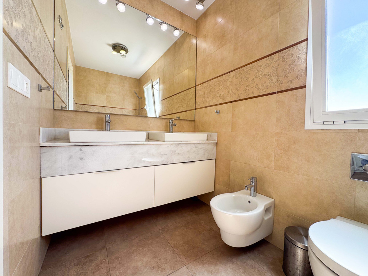 Se vende Villa - Chalet de 6 dormitorios en Costa Blanca, Alicante, España