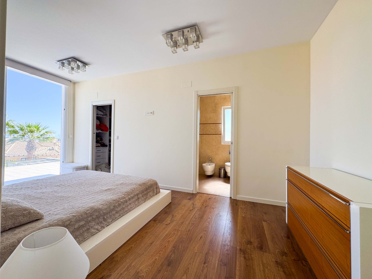 Se vende Villa - Chalet de 6 dormitorios en Costa Blanca, Alicante, España