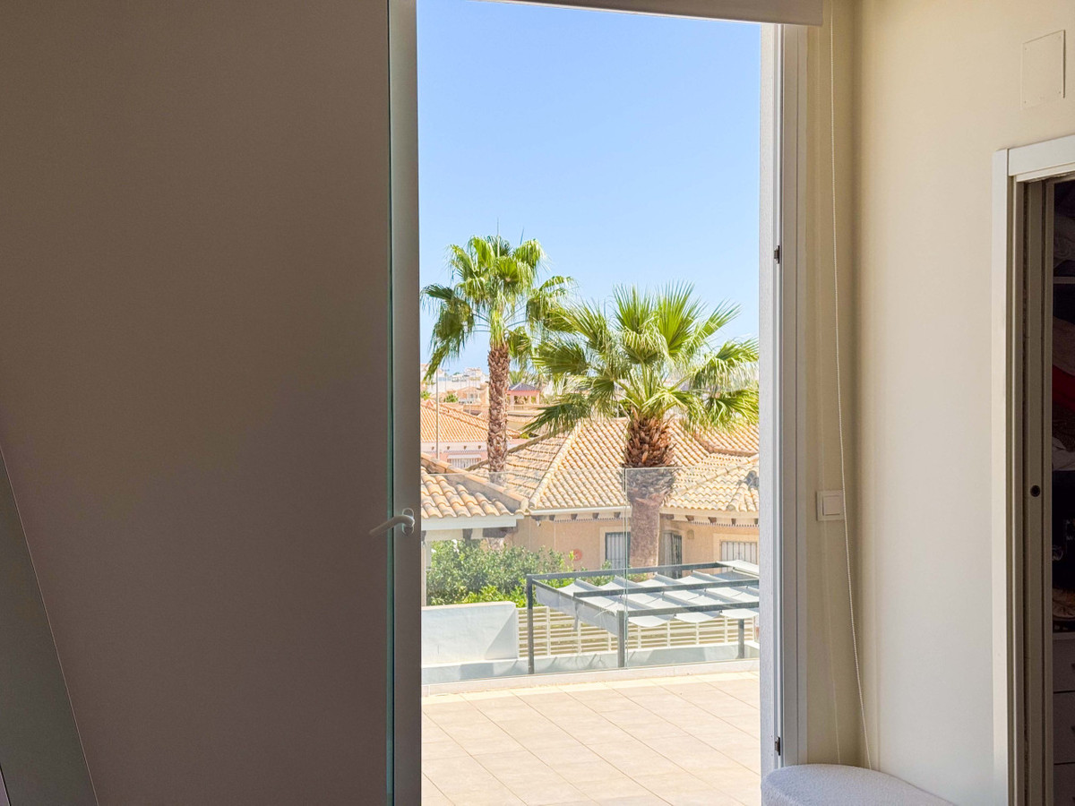 Se vende Villa - Chalet de 6 dormitorios en Costa Blanca, Alicante, España