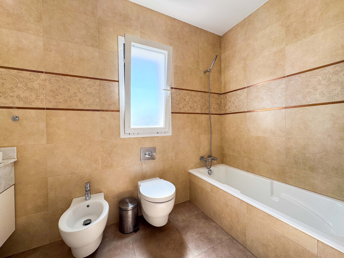 Se vende Villa - Chalet de 6 dormitorios en Costa Blanca, Alicante, España