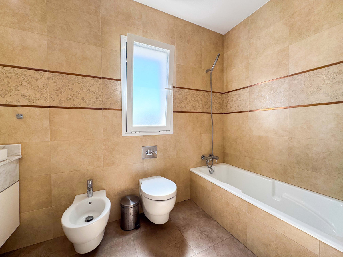 Se vende Villa - Chalet de 6 dormitorios en Costa Blanca, Alicante, España