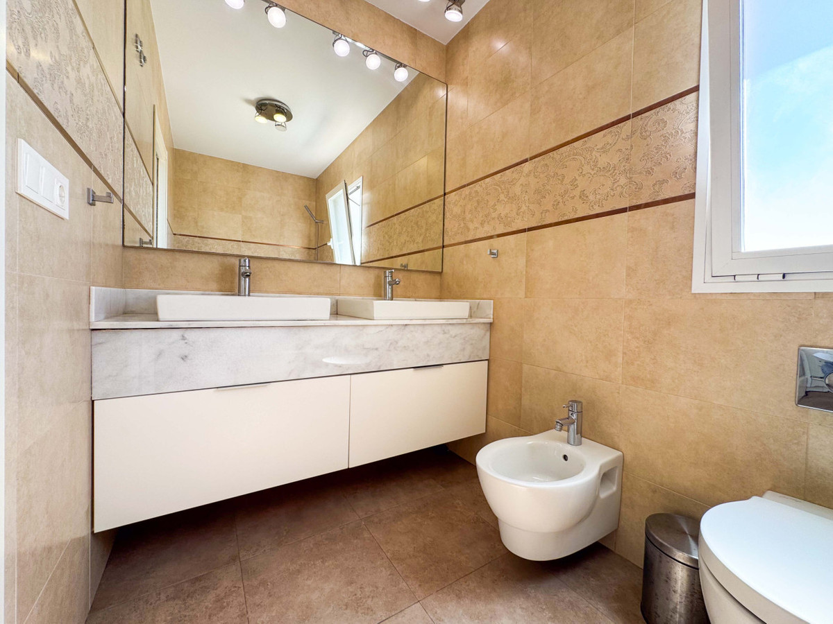 Se vende Villa - Chalet de 6 dormitorios en Costa Blanca, Alicante, España
