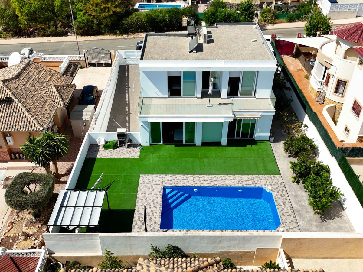 Se vende Villa - Chalet de 6 dormitorios en Costa Blanca, Alicante, España