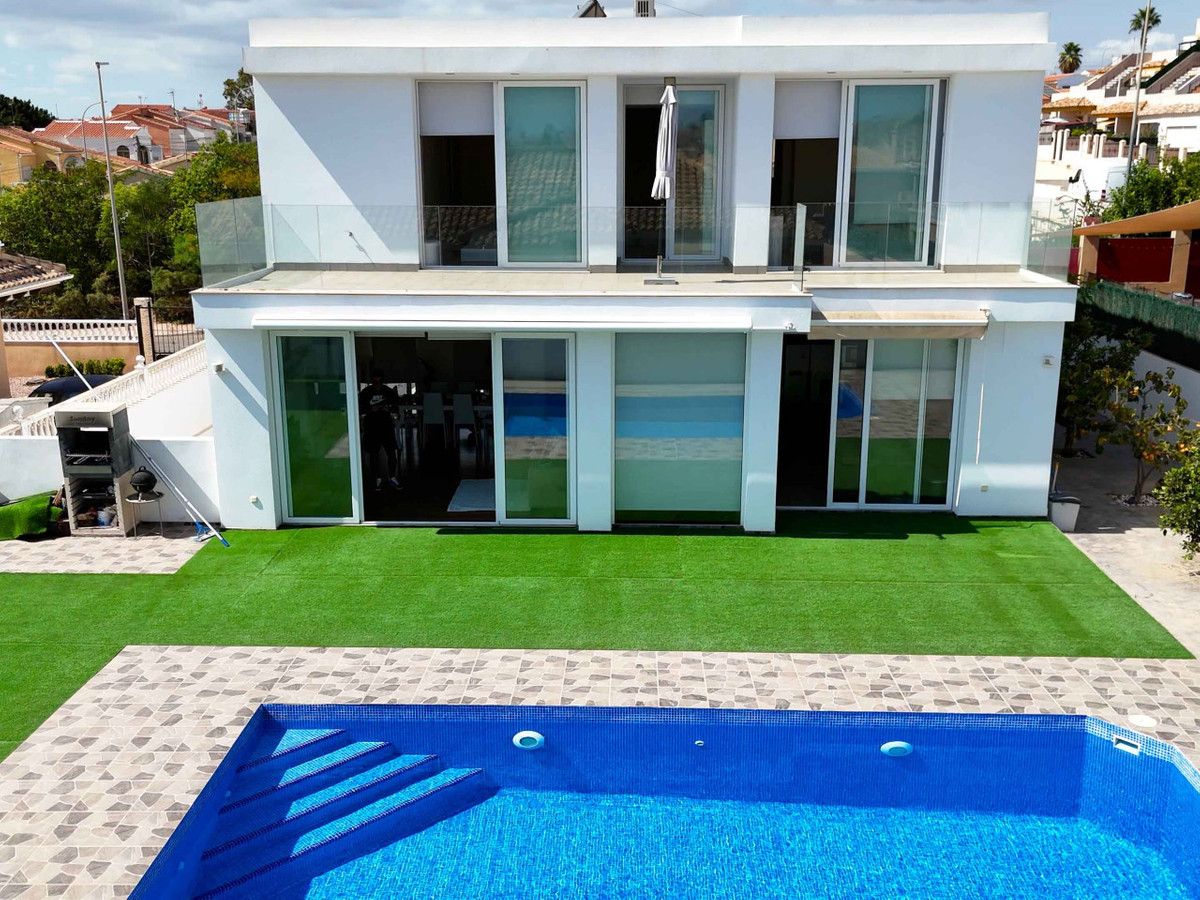 Se vende Villa - Chalet de 6 dormitorios en Costa Blanca, Alicante, España