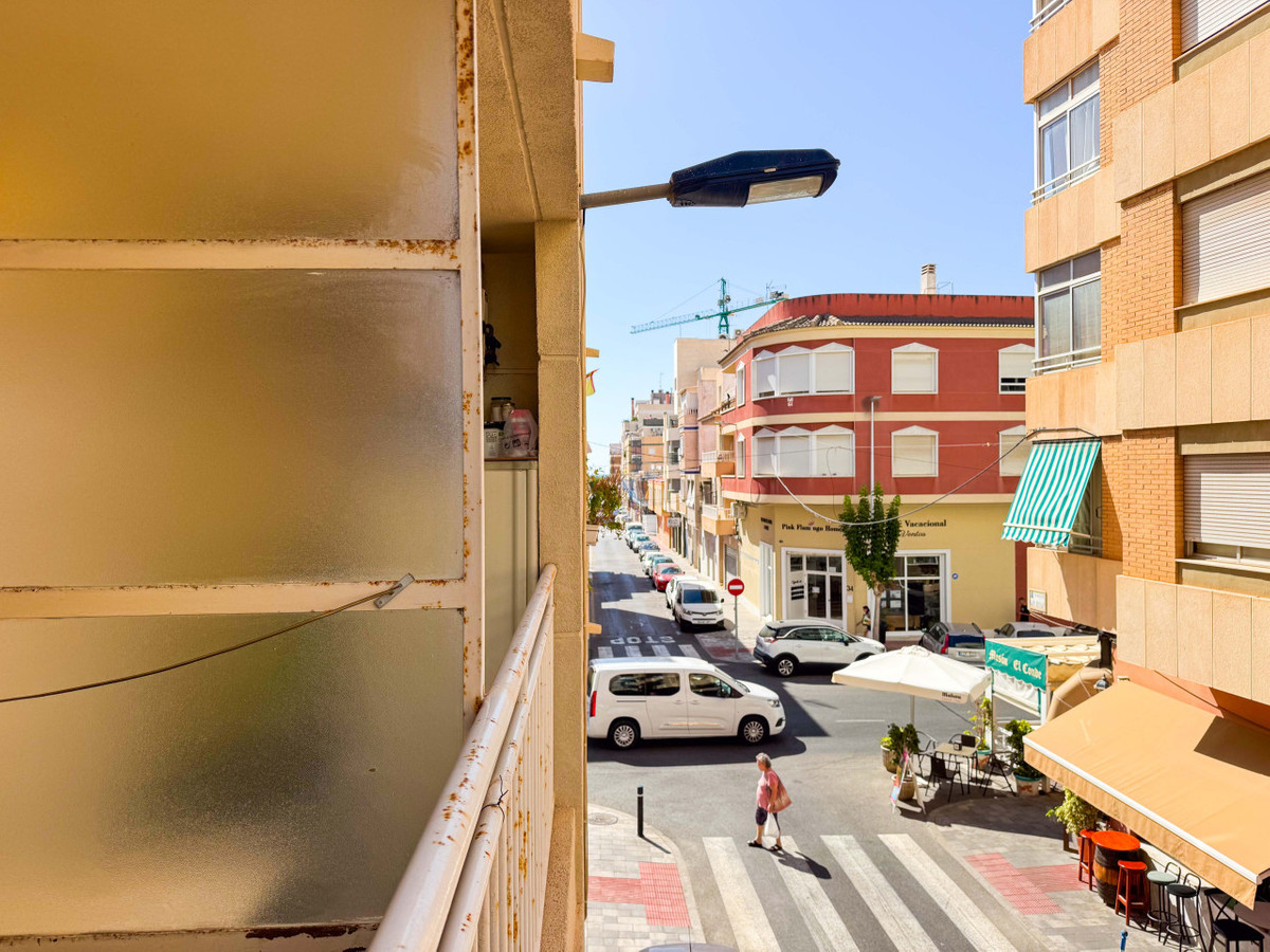 Se vende Apartamento Planta Media de 2 dormitorios en Costa Blanca, Alicante, España
