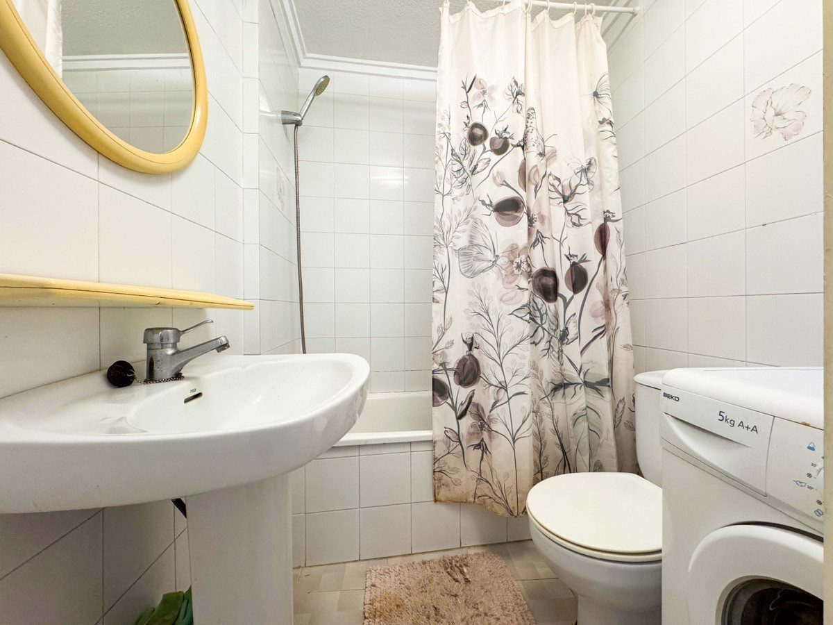 Se vende Apartamento Planta Media de 2 dormitorios en Costa Blanca, Alicante, España