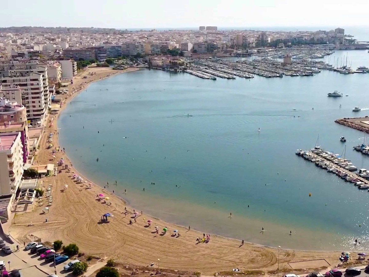 Se vende Apartamento Planta Media de 2 dormitorios en Costa Blanca, Alicante, España