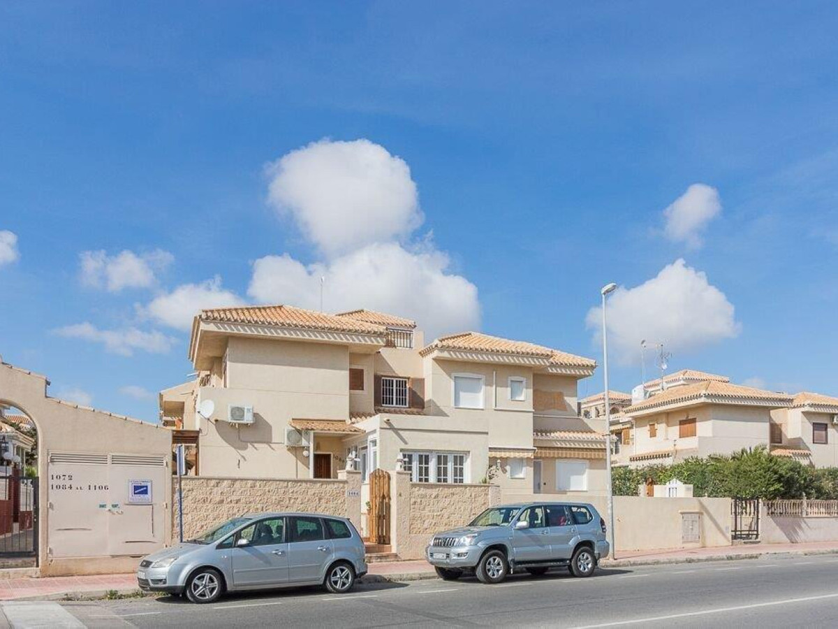 3 Bed Townhouse for sale in Playa Flamenca Costa Blanca, Alicante, Spain