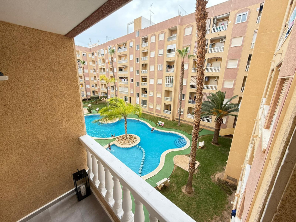 Se vende Apartamento Planta Media de 2 dormitorios en Costa Blanca, Alicante, España