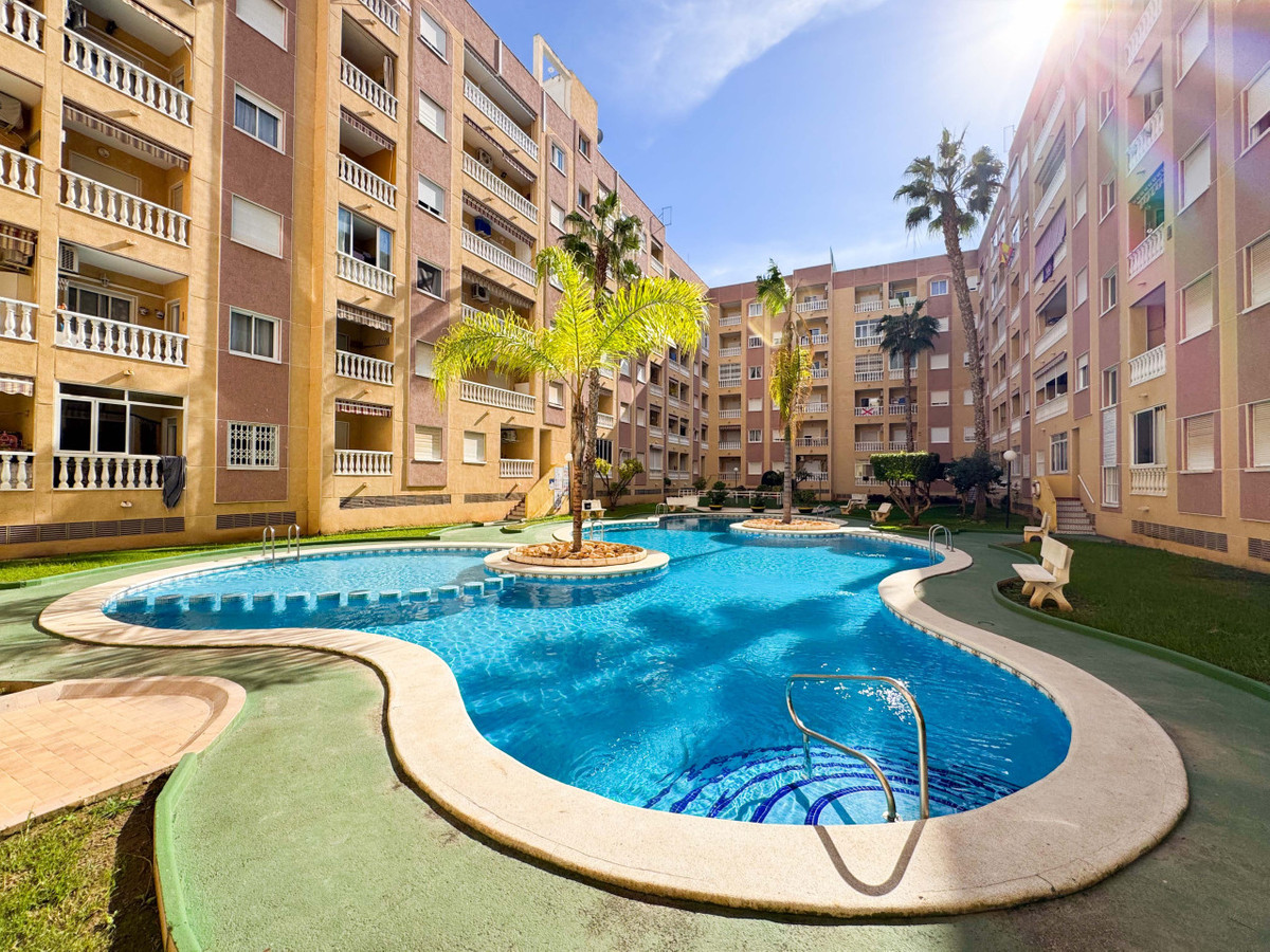 Se vende Apartamento Planta Media de 2 dormitorios en Costa Blanca, Alicante, España