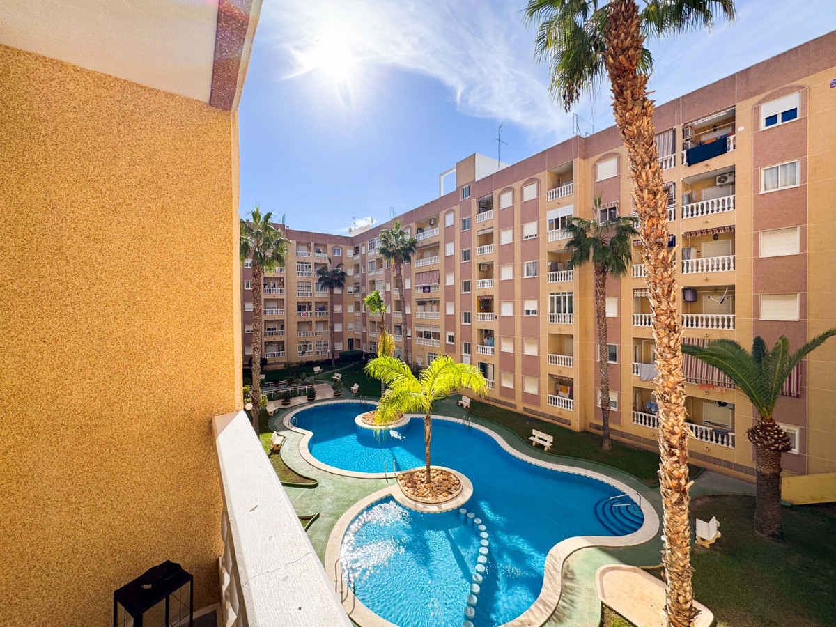 Se vende Apartamento Planta Media de 2 dormitorios en Costa Blanca, Alicante, España