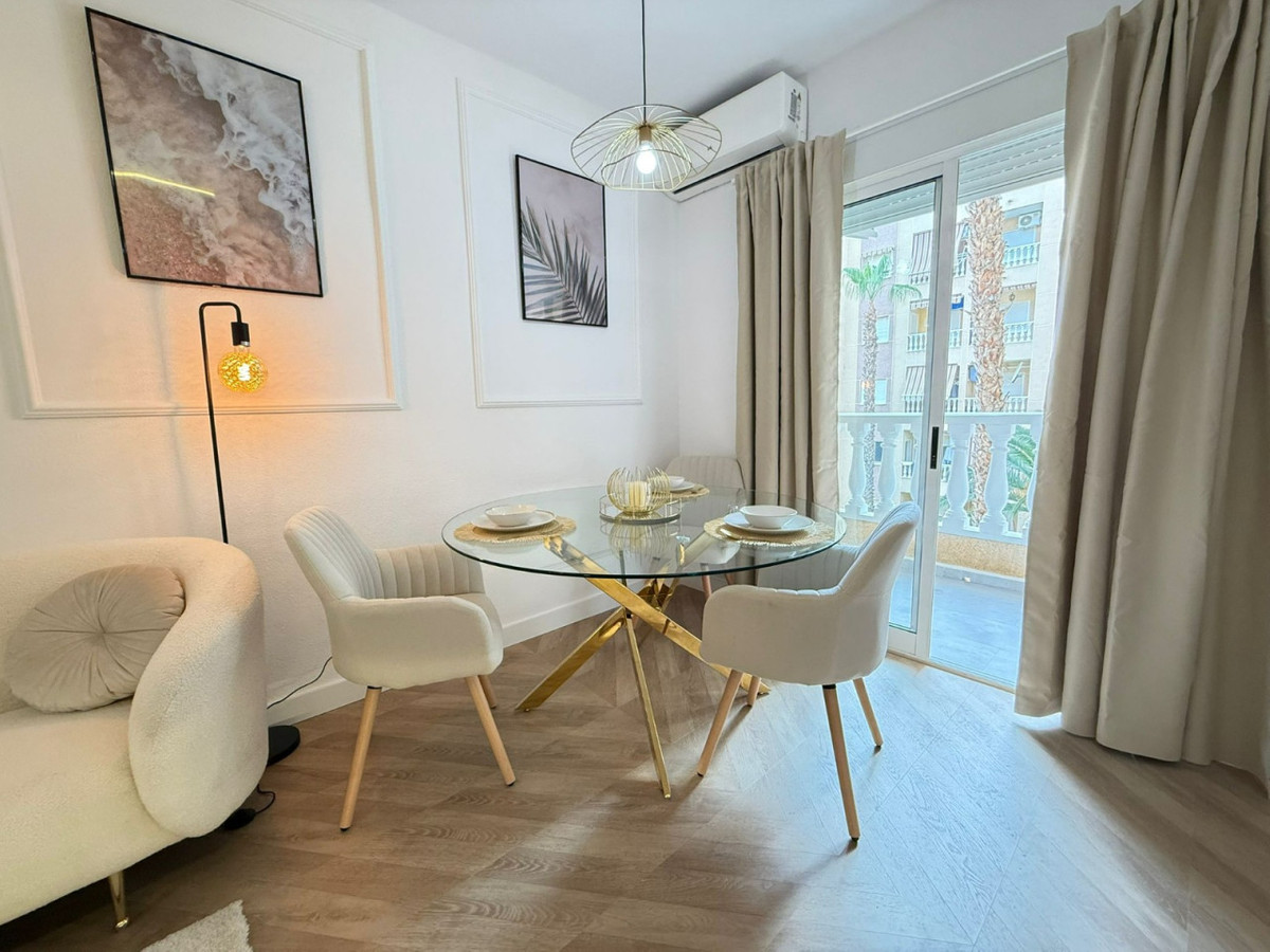 Se vende Apartamento Planta Media de 2 dormitorios en Costa Blanca, Alicante, España