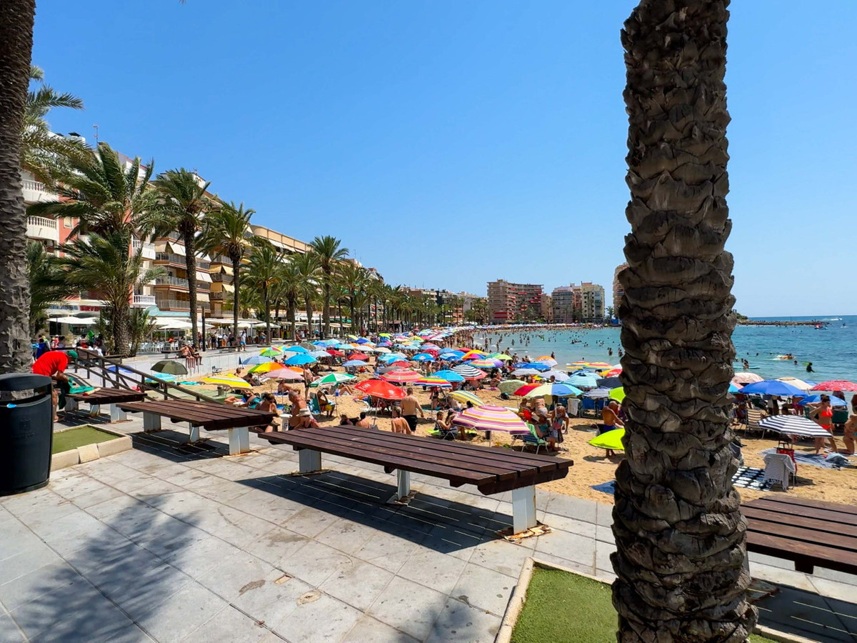 Se vende Apartamento Planta Media de 2 dormitorios en Costa Blanca, Alicante, España