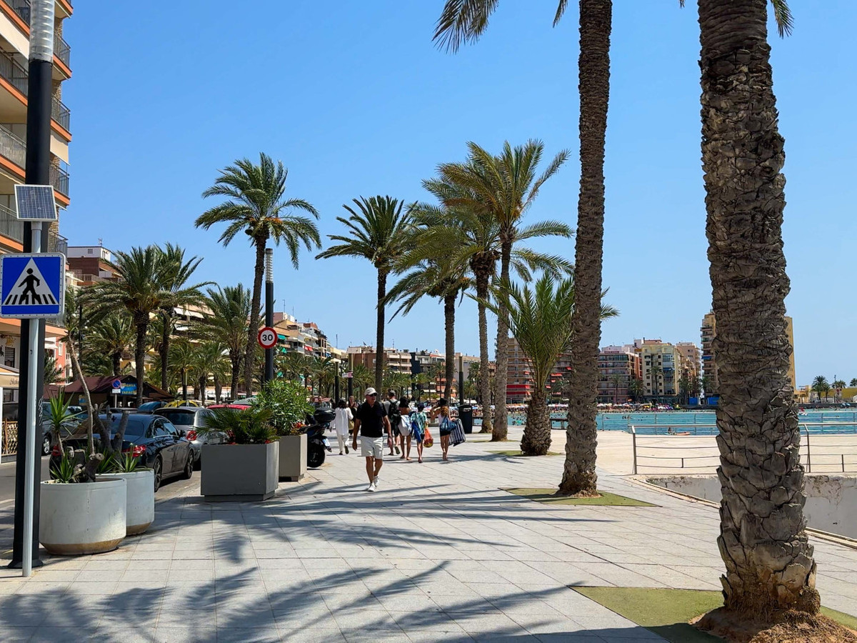 Se vende Apartamento Planta Media de 2 dormitorios en Costa Blanca, Alicante, España