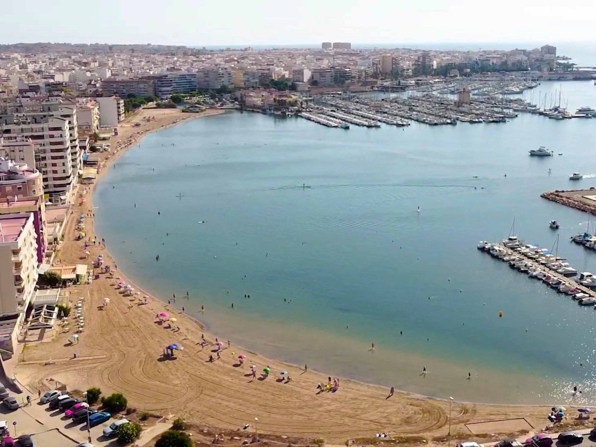 Se vende Apartamento Planta Media de 2 dormitorios en Costa Blanca, Alicante, España