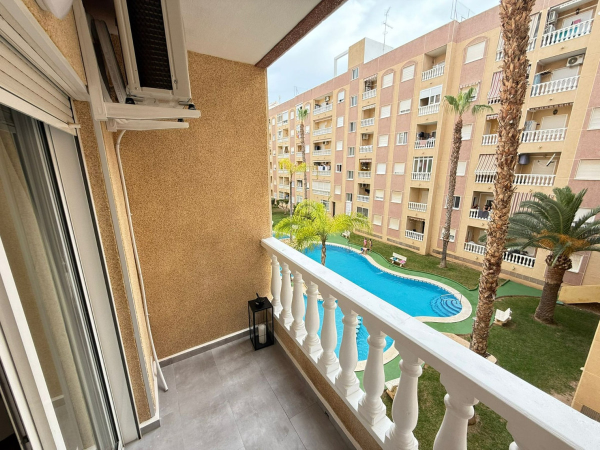 Se vende Apartamento Planta Media de 2 dormitorios en Costa Blanca, Alicante, España