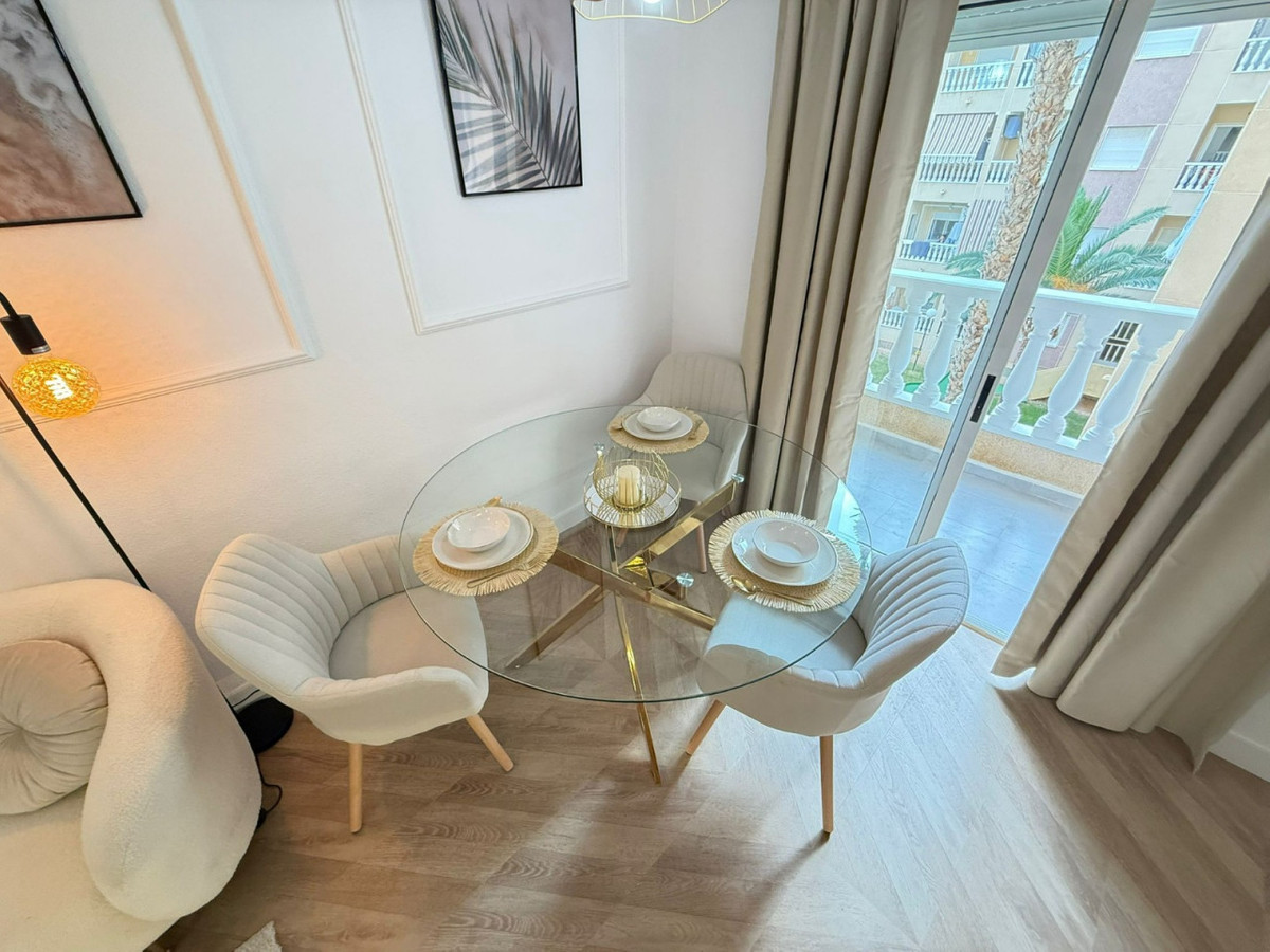 Se vende Apartamento Planta Media de 2 dormitorios en Costa Blanca, Alicante, España