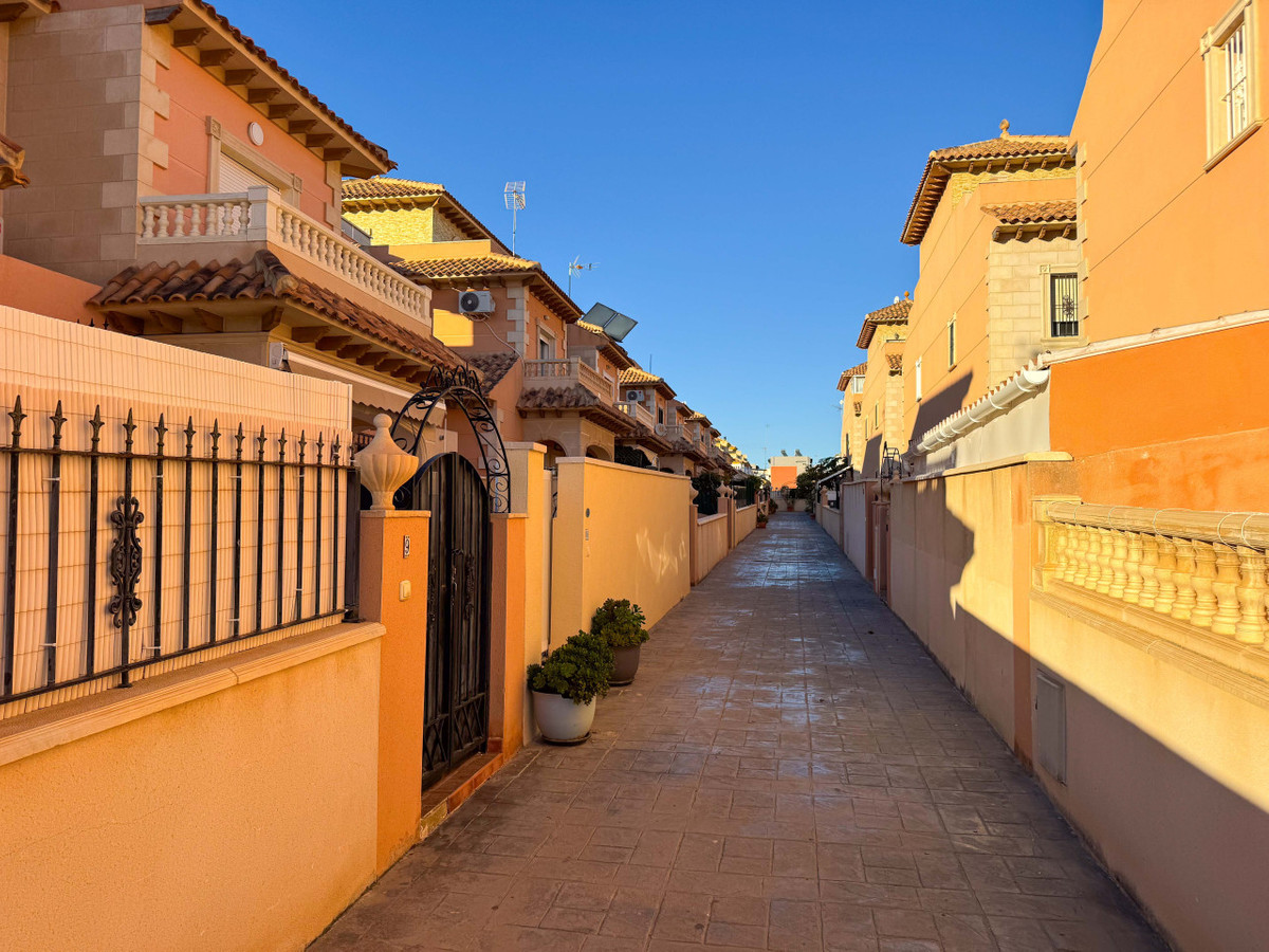 3 Bed Townhouse for sale in Aguas Nuevas Costa Blanca, Alicante, Spain