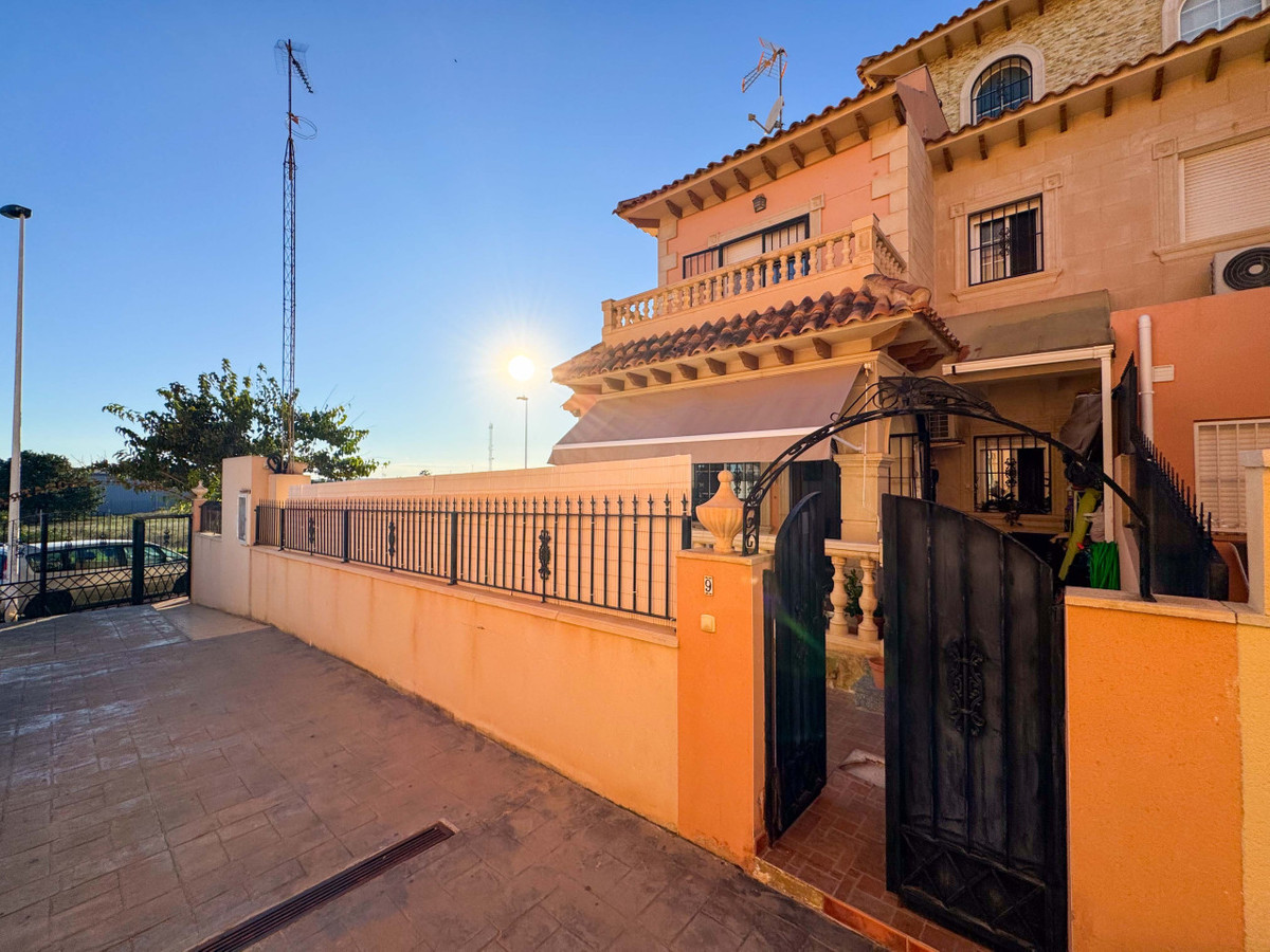 3 Bed Townhouse for sale in Aguas Nuevas Costa Blanca, Alicante, Spain