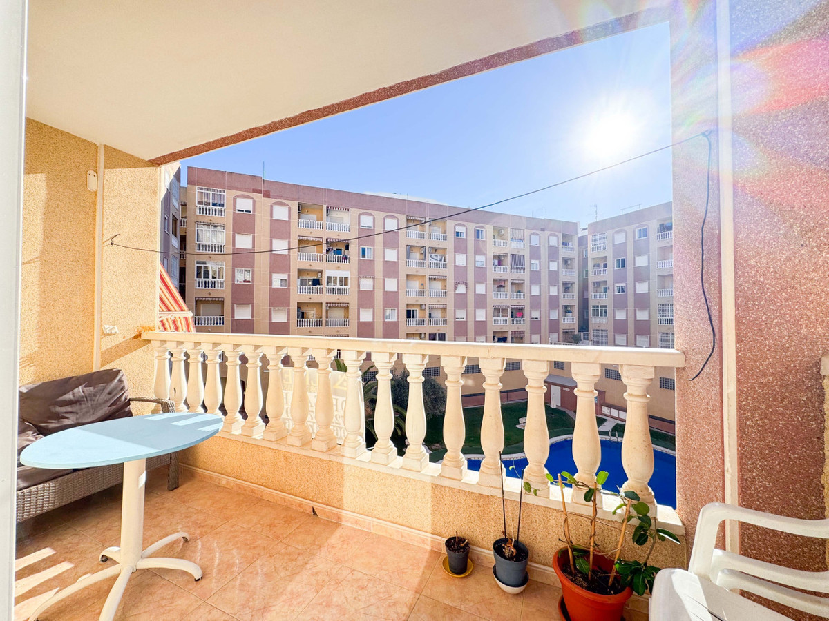 Se vende Apartamento Planta Media de 2 dormitorios en Costa Blanca, Alicante, España