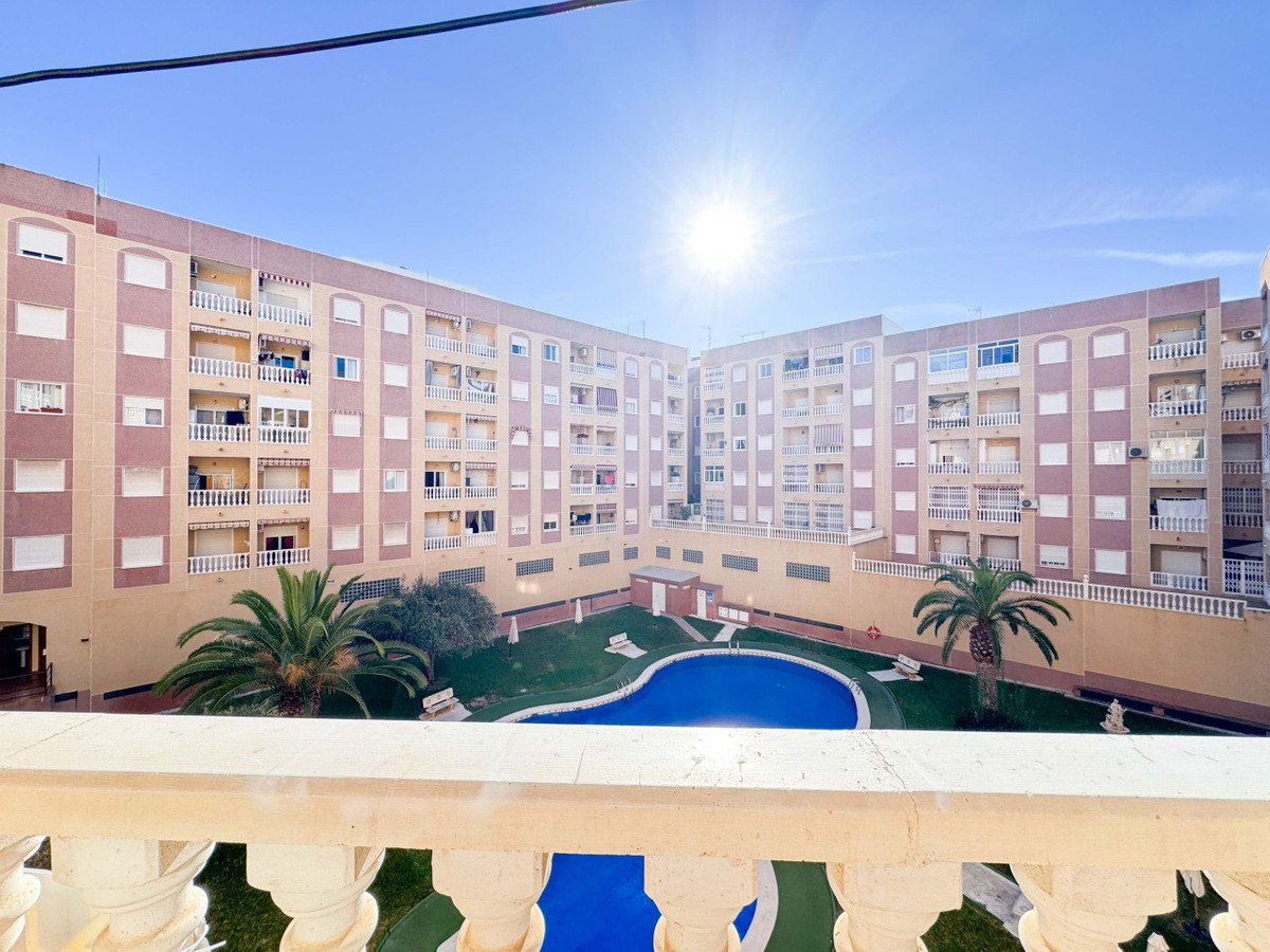 Se vende Apartamento Planta Media de 2 dormitorios en Costa Blanca, Alicante, España