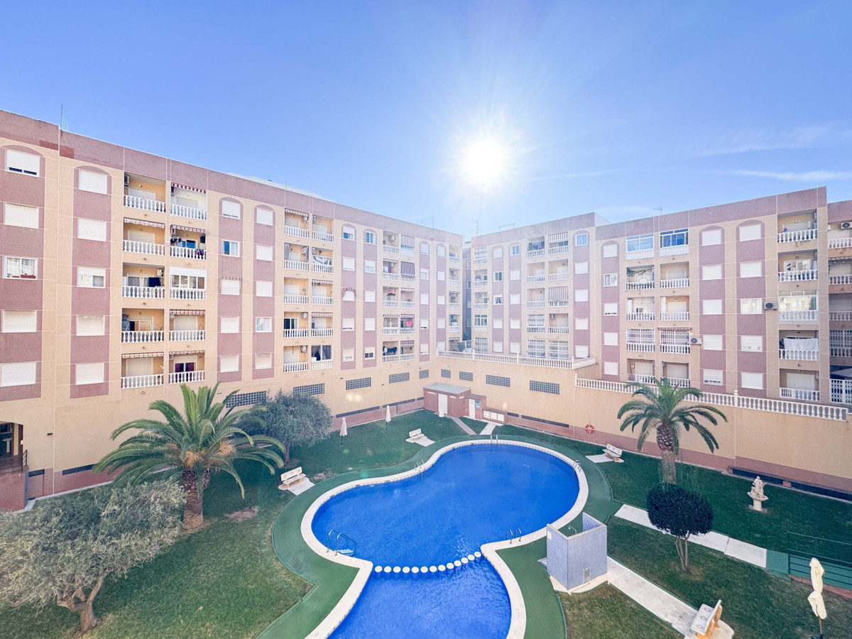 Se vende Apartamento Planta Media de 2 dormitorios en Costa Blanca, Alicante, España