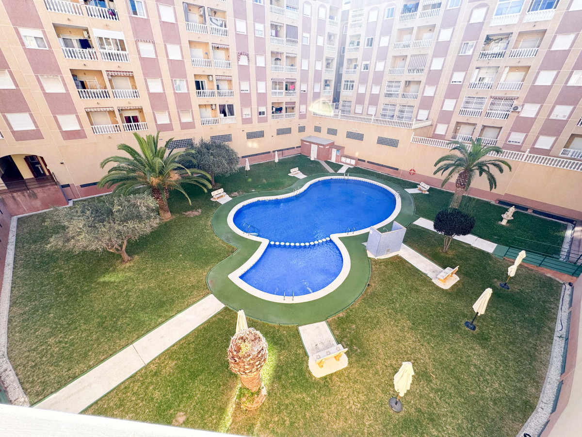 Se vende Apartamento Planta Media de 2 dormitorios en Costa Blanca, Alicante, España