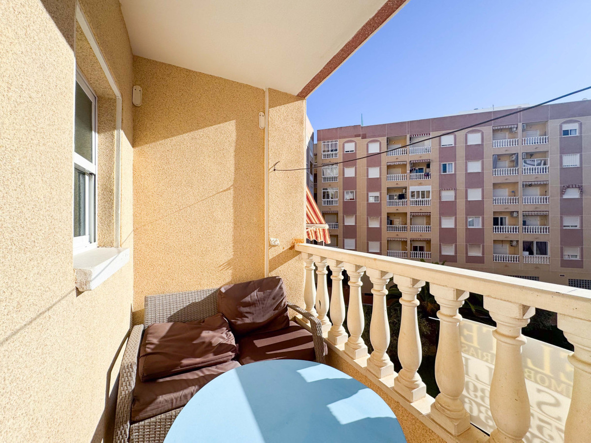 Se vende Apartamento Planta Media de 2 dormitorios en Costa Blanca, Alicante, España