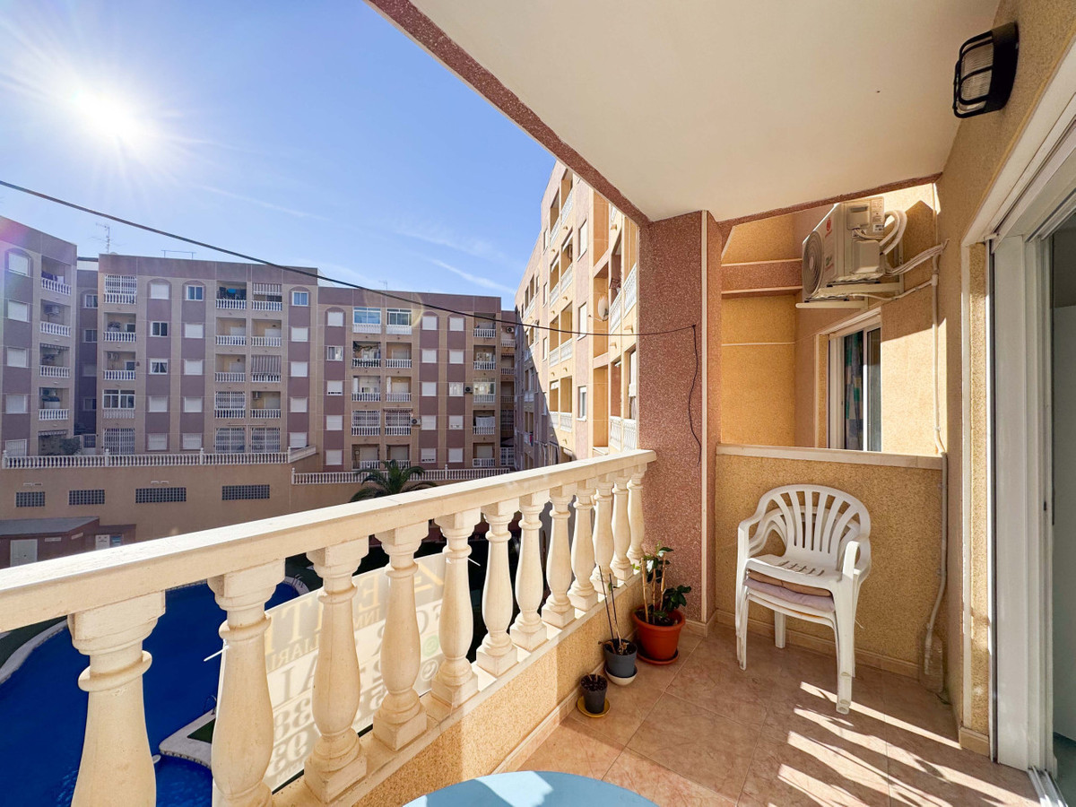 Se vende Apartamento Planta Media de 2 dormitorios en Costa Blanca, Alicante, España