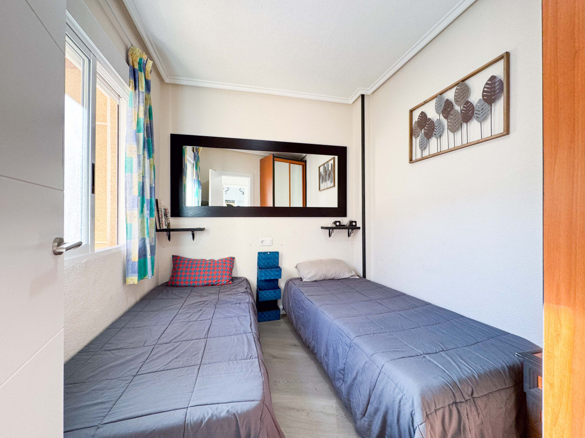 Se vende Apartamento Planta Media de 2 dormitorios en Costa Blanca, Alicante, España