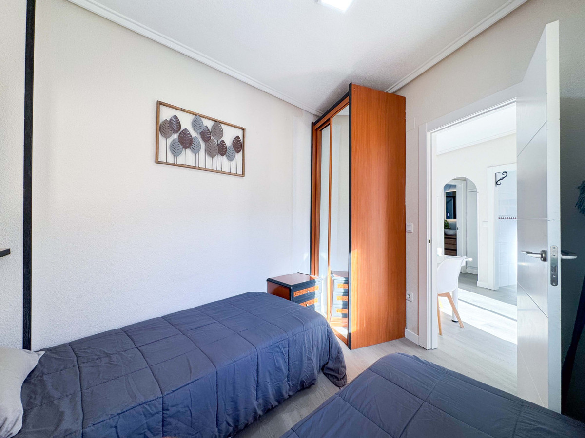 Se vende Apartamento Planta Media de 2 dormitorios en Costa Blanca, Alicante, España