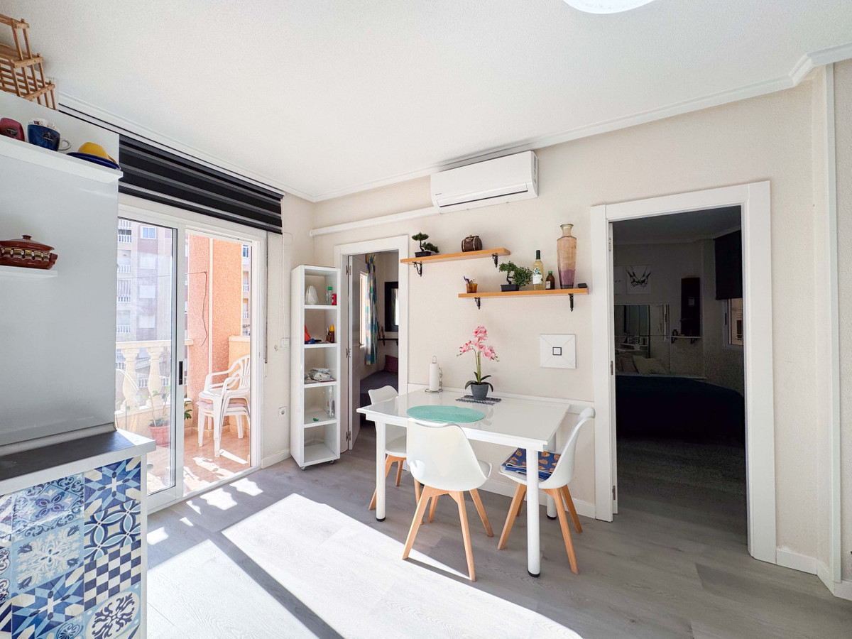 Se vende Apartamento Planta Media de 2 dormitorios en Costa Blanca, Alicante, España