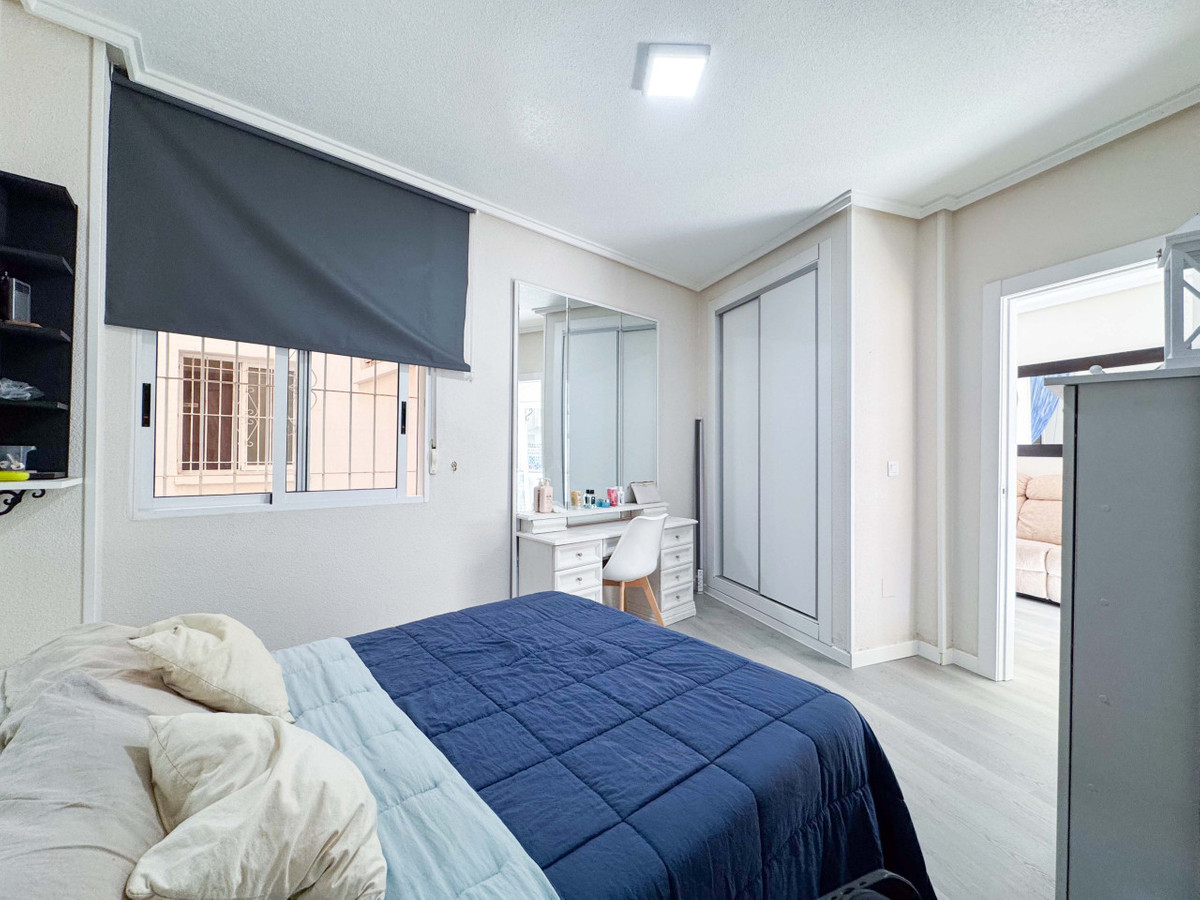 Se vende Apartamento Planta Media de 2 dormitorios en Costa Blanca, Alicante, España