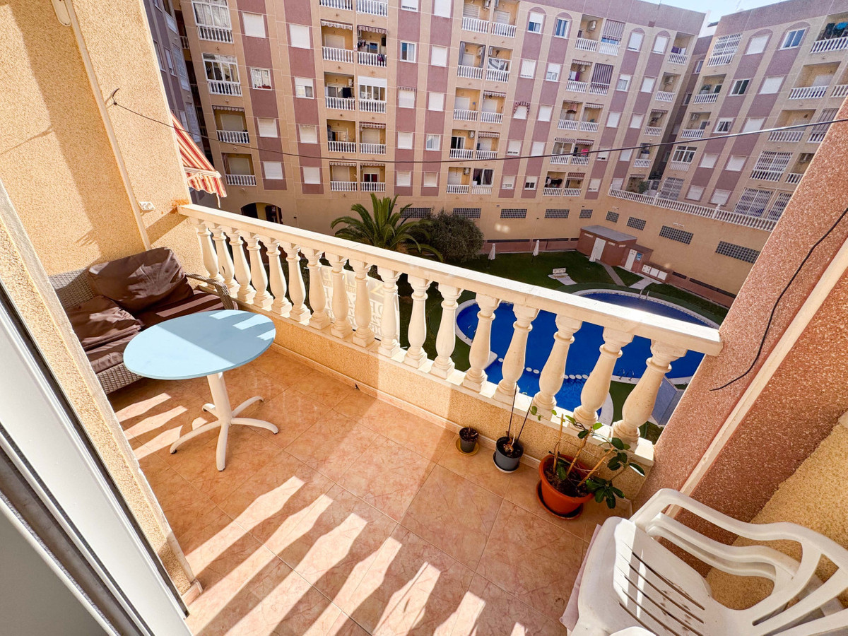 Se vende Apartamento Planta Media de 2 dormitorios en Costa Blanca, Alicante, España