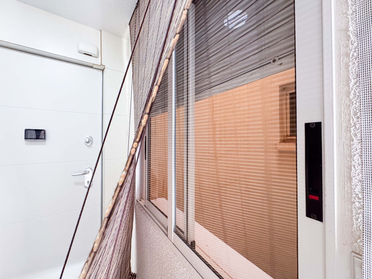 Se vende Apartamento Planta Media de 2 dormitorios en Costa Blanca, Alicante, España