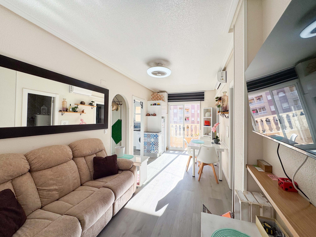 Se vende Apartamento Planta Media de 2 dormitorios en Costa Blanca, Alicante, España