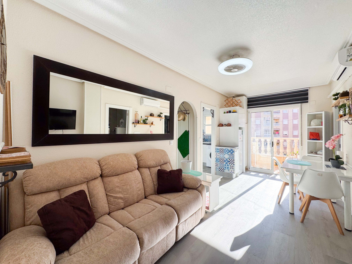 Se vende Apartamento Planta Media de 2 dormitorios en Costa Blanca, Alicante, España