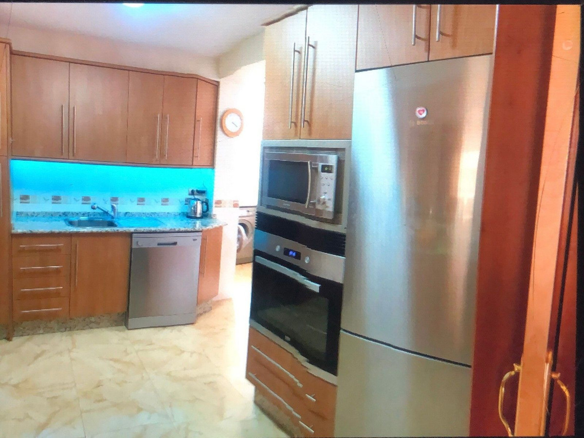 Se vende Apartamento Planta Media de 2 dormitorios en Costa Del Sol, Málaga, España