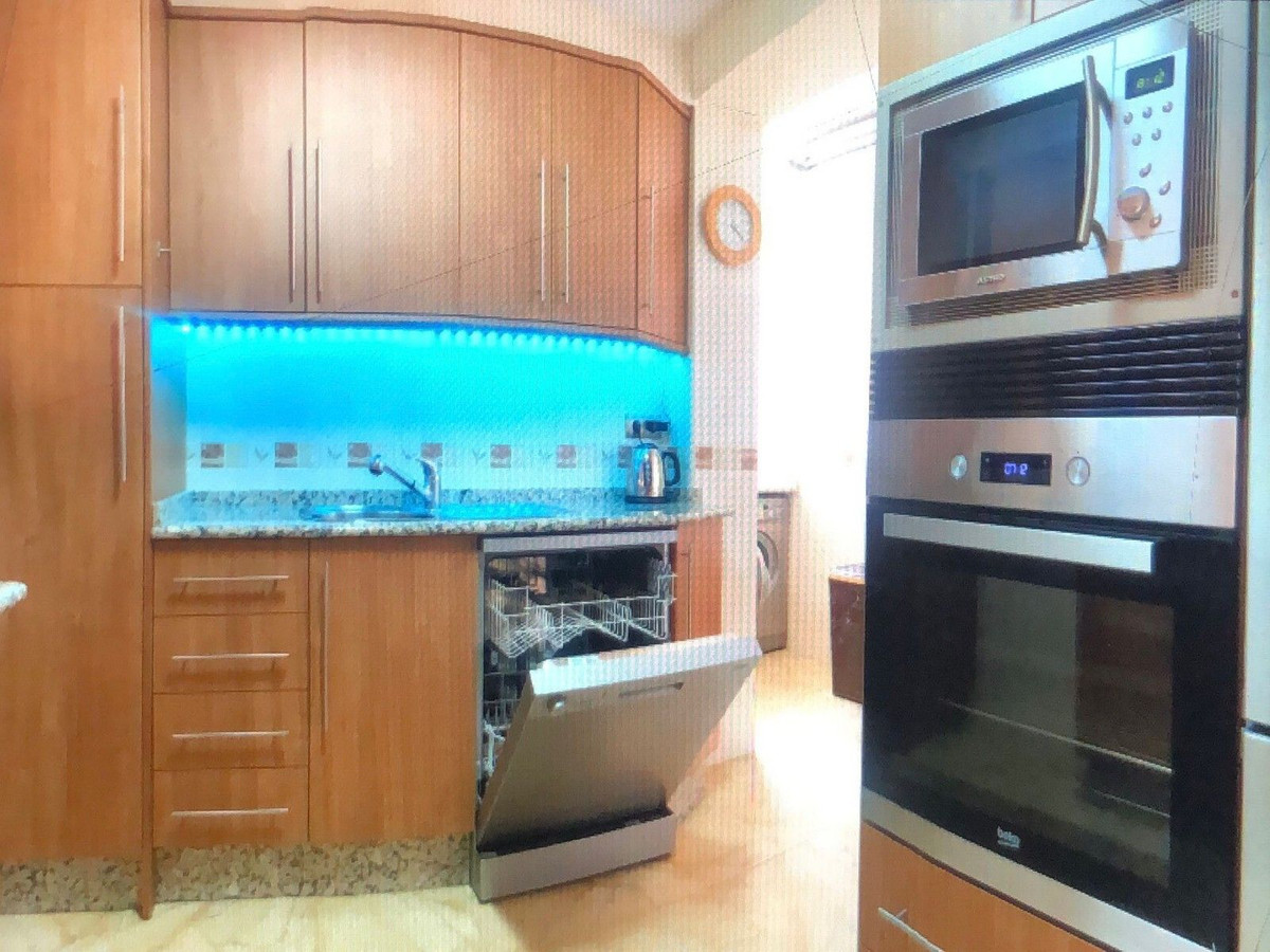 Se vende Apartamento Planta Media de 2 dormitorios en Costa Del Sol, Málaga, España