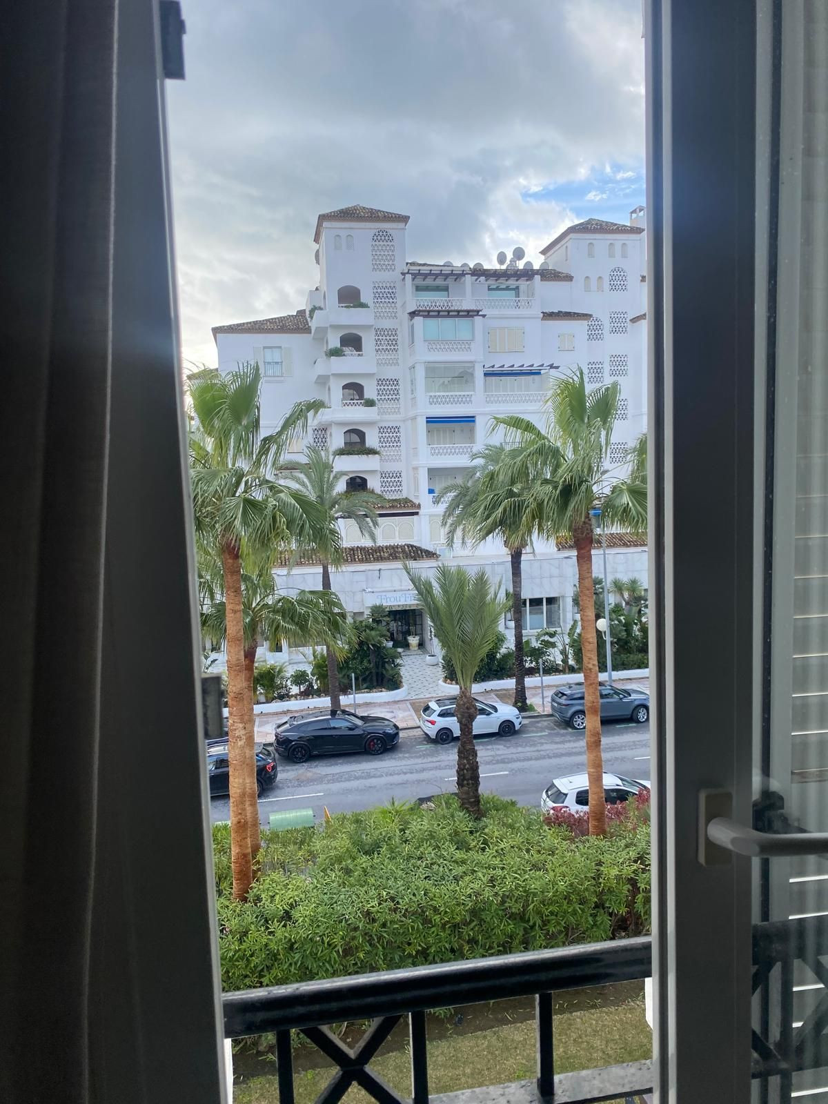 Se vende Apartamento Planta Media de 2 dormitorios en Costa Del Sol, Málaga, España