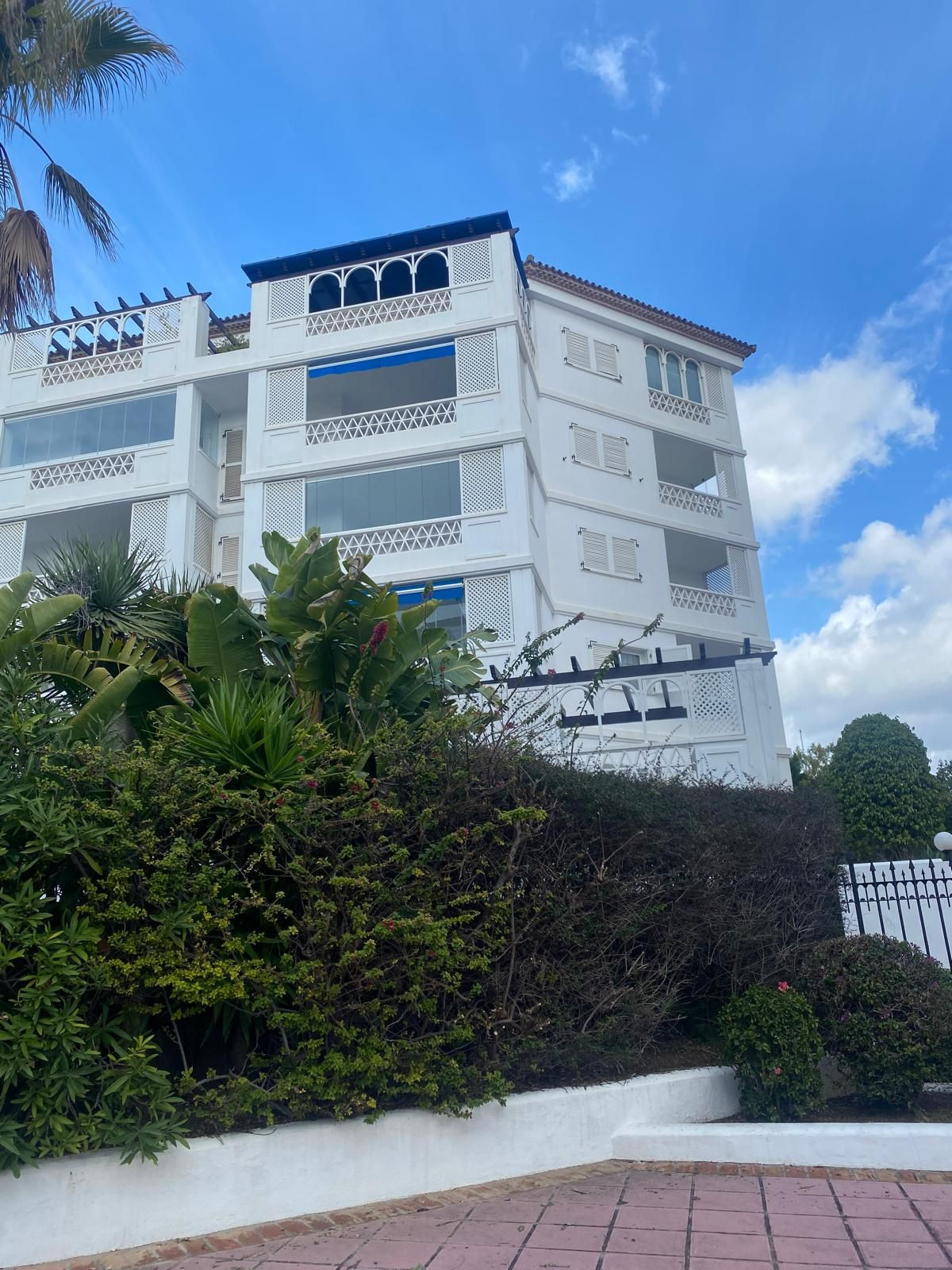 Se vende Apartamento Planta Media de 2 dormitorios en Costa Del Sol, Málaga, España