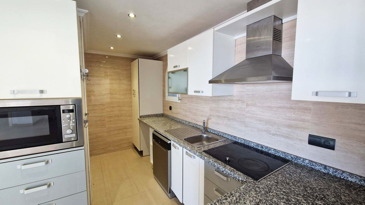 Se vende Apartamento Planta Media de 2 dormitorios en Costa Del Sol, Málaga, España